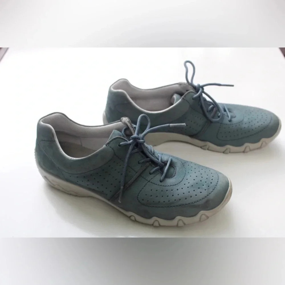 Hotter sneakers